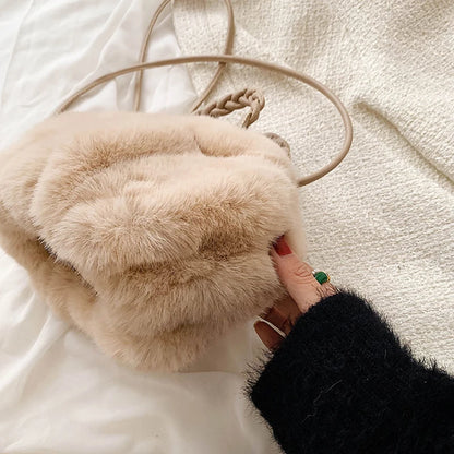 Autumn and Winter Plush Shoulder Crossbody Bag Women's Fashion Pleated Warm Faux Fur Hobos Bag Sweet Small Handbag