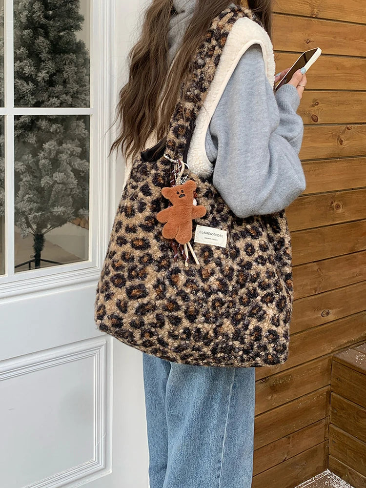 2025 autumn/winter new leopard print plush bag, fashionable and casual shoulder bag, women's daily commuting bag