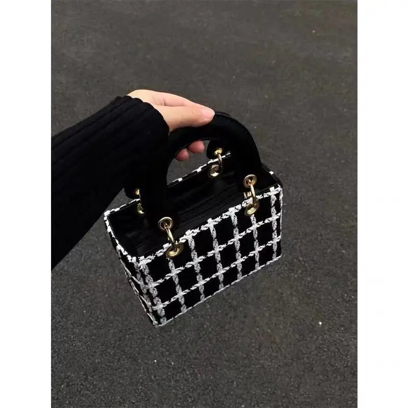New advanced bag woolen cloth 2025 new niche design Crossbody bag online celebrity explosions Joker portable Diana handbag