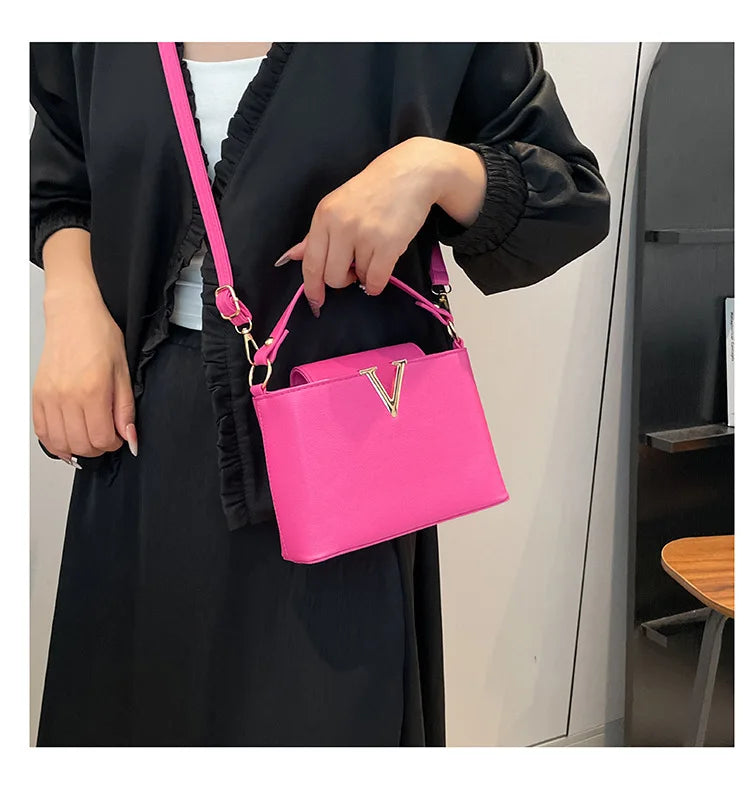 New Fashionable V Decor Shoulder Bag Trendy Ins Bucket Crossbody Handbag For Women