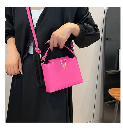 New Fashionable V Decor Shoulder Bag Trendy Ins Bucket Crossbody Handbag For Women