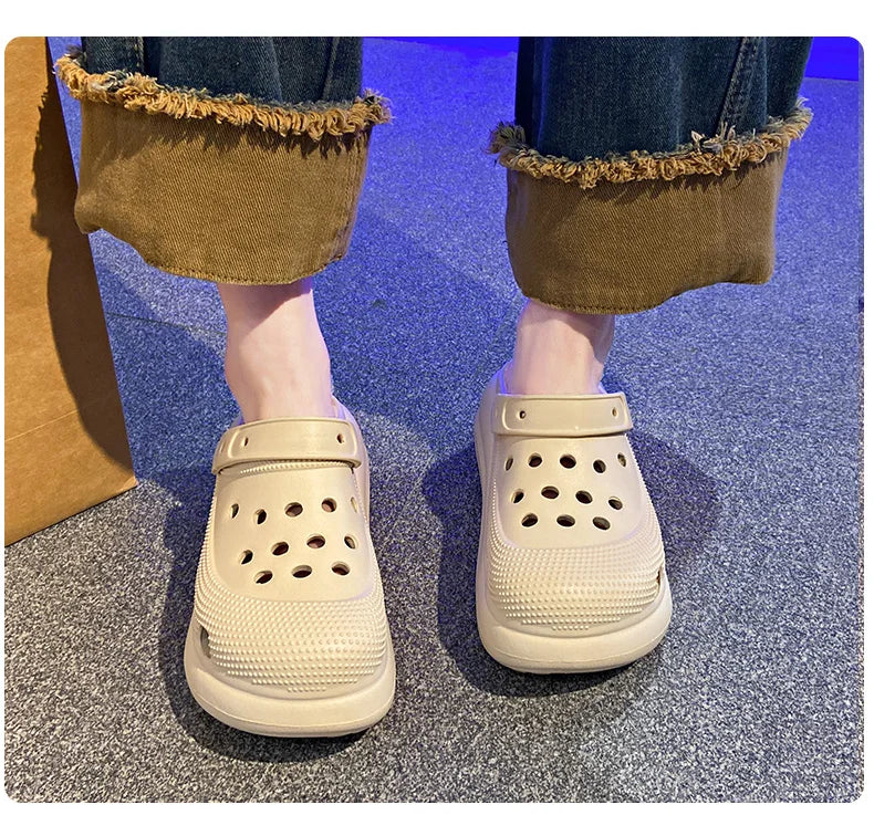 A Pair of Women's Fashionable Clogs, Women's Wear-Resistant and Comfortable Thick-Soled Beach Shoes, Outdoor Casual Trendy Women's Shoes