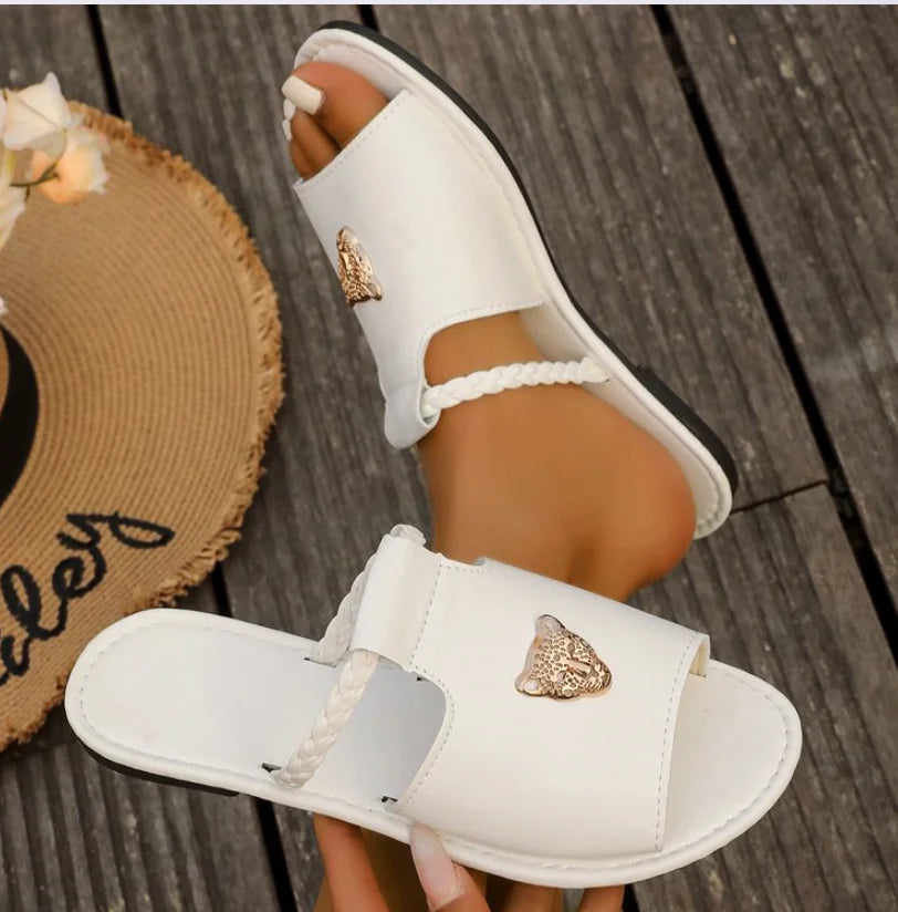 Women Slippers 2025 Summer Fashion Open Toed Shoes for Women Flat Beach Outdoor Luxury Slippers Slides Women Zapatos De Mujer