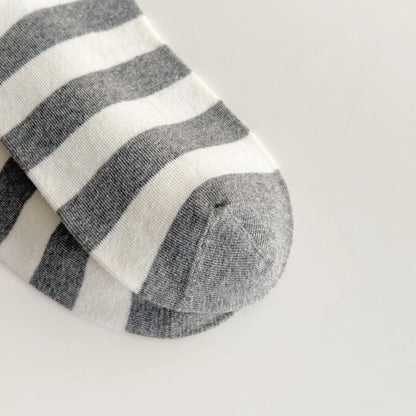 1 pair of men's and women's socks, cartoon gentleman bear cotton Harajuku skateboard socks, novel and breathable Christmas gifts