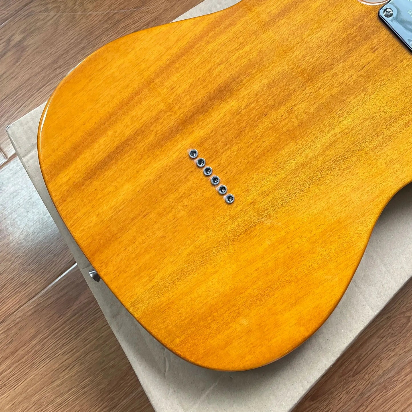 Electric Guitar Rosewood Fingerboard Maple Neck Fast Shipping US Warehouse Christmas gift Free Shipping.