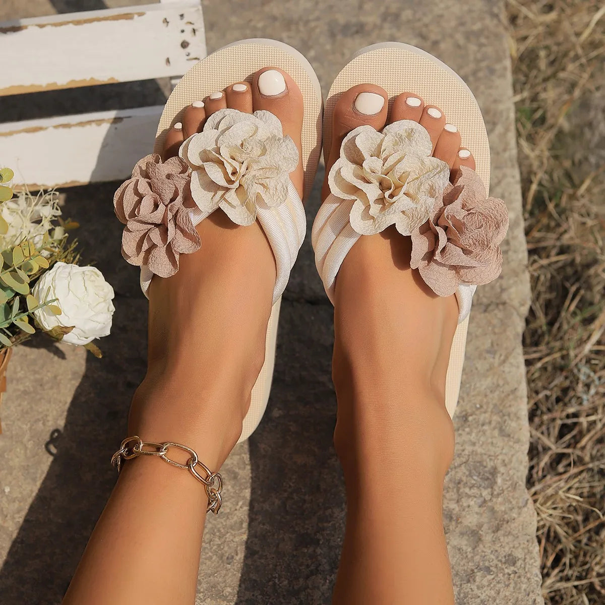 Beach Flip-flops Cute Flower Bow Decoration Casual Flat Slippers Shoes for Women Slides New Summer Slippers Outdoor