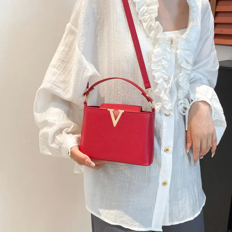 New Fashionable V Decor Shoulder Bag Trendy Ins Bucket Crossbody Handbag For Women
