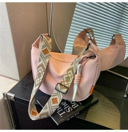 2025 New Fashion Crossbody Bag Simple Wide Shoulder Strap Design Single Shoulder Bag Original Style Commuting Dumpling Women Bag