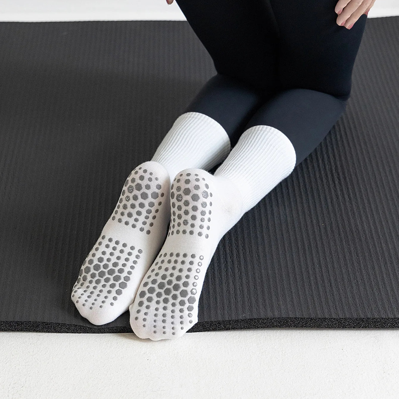 5 pairs Women Anti-skid Yoga Socks Grips Cotton Mid-tube Bottom Breathable Fitness Dance Barre Workout Pilates Socks 8 Colors
