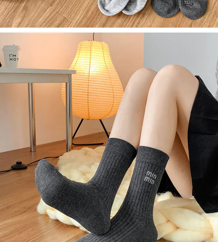 5 Pairs Winter Socks Women Brand Designer Fashion Stockings Socks Luxury Embroidered Letter Mid Tube Socks