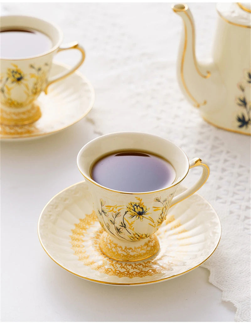 Beautiful Lovely Teapot English British Style 900 ML Canteen Watering Can Jug European High-Grade Porcelain Kettle Ceramic Pot