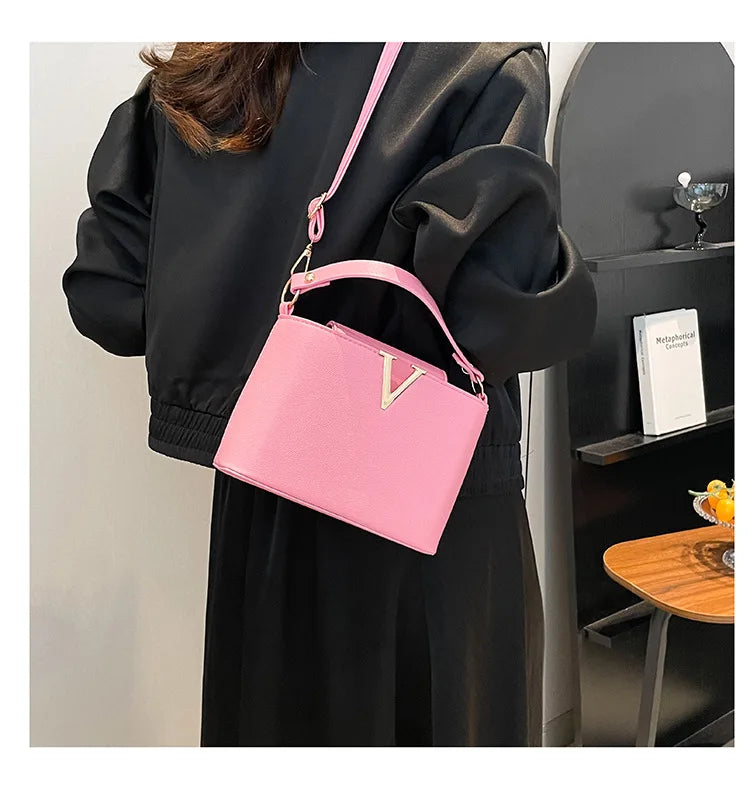 New Fashionable V Decor Shoulder Bag Trendy Ins Bucket Crossbody Handbag For Women