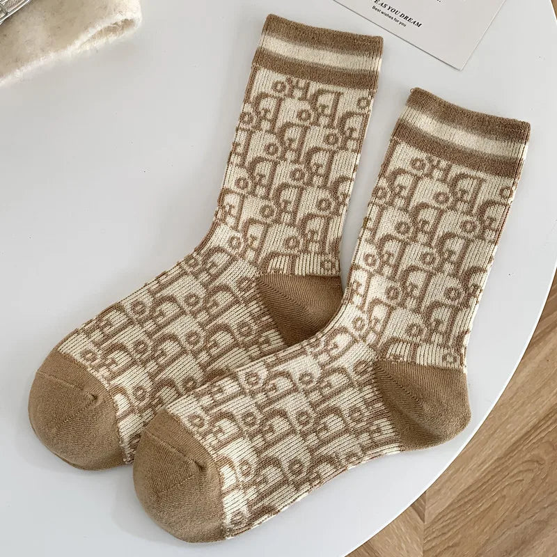 Kuwa 1/2Pairs Trendy Winter Wool Socks Ladies Monogram Pattern Solid Color Thickened Middle Tube Socks Breathable Wholesale