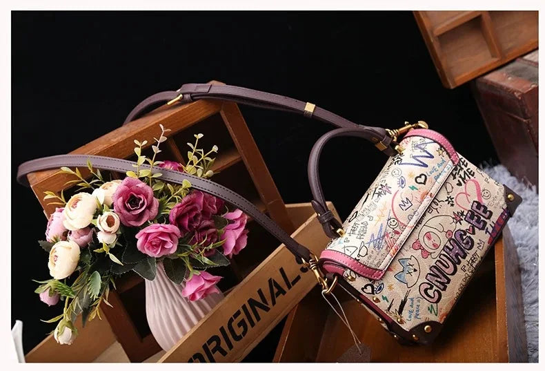 Bear bag 2025 new fashion niche portable small square bag women's bag messenger bag