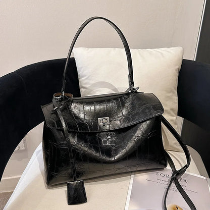 Luxury Brand Women Messenger Bags Soft Leather Brown Suede Hand Held Totes Gold Buckle Women Shoulder Bags Lady Trend Satchel