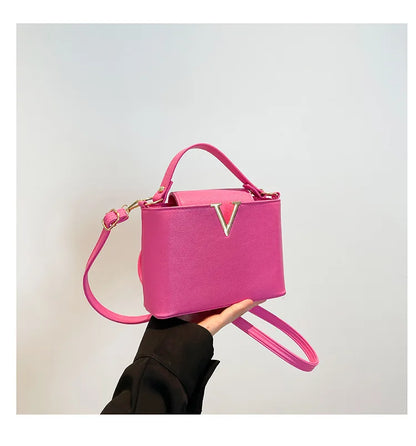 New Fashionable V Decor Shoulder Bag Trendy Ins Bucket Crossbody Handbag For Women