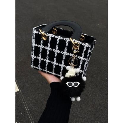New advanced bag woolen cloth 2025 new niche design Crossbody bag online celebrity explosions Joker portable Diana handbag