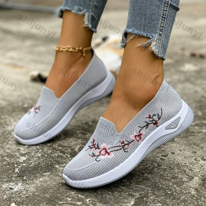 Lightweight Breathable Mesh Casual Shoes Comfortable Non Slip Soft Sole Sport Shoes Fashion Embroidered Large Size Women Shoes