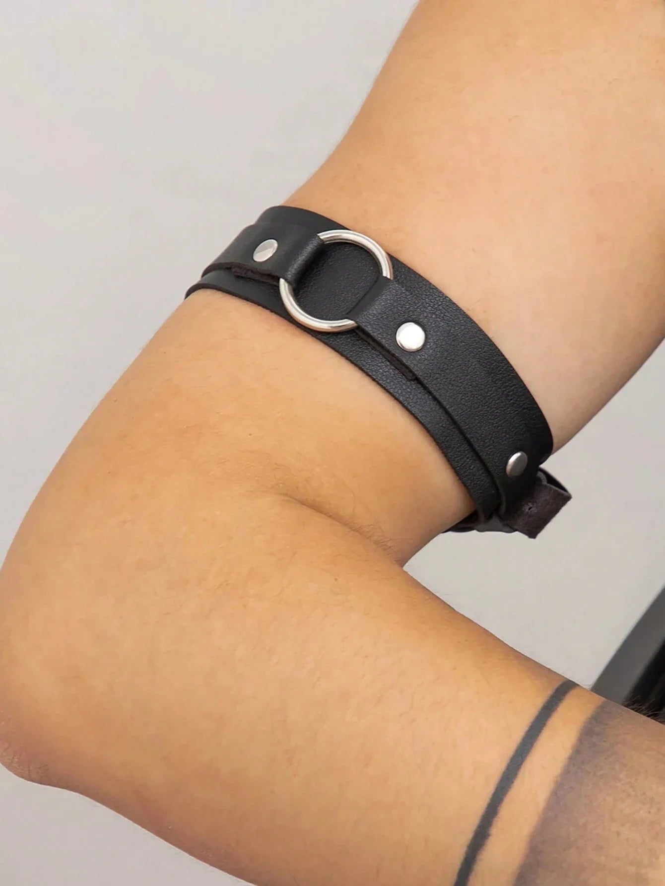 1pc Men's Black PU Leather Fashion Arm  Men's Punk Style Black Leather Arm Bands As Fashion Performance Accessories
