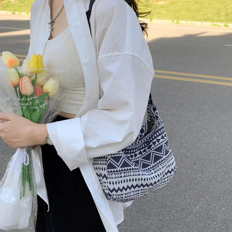 Neutral style tote bag for men and women, featuring ethnic style. New arrivals for spring and summer. Single shoulder bag. Fashi