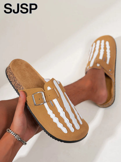 Men's New Half-Slip Halloween Trendy Skeleton Print Slip-On Design Sandals, Closed-Toe Low-Top Buckle Strap Casual Slippers, Suitable for Indoor and Outdoor Wear, Spring, Summer, and Autumn, Unique Street Style Simple Design