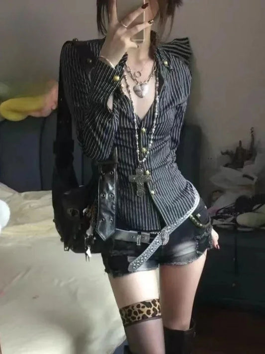 Retro and Modern Subculture Gothic Blouse Harajuku Long Sleeve T-Shirts for Women Y2K Clothing Shirts Punk Emo Top with Street