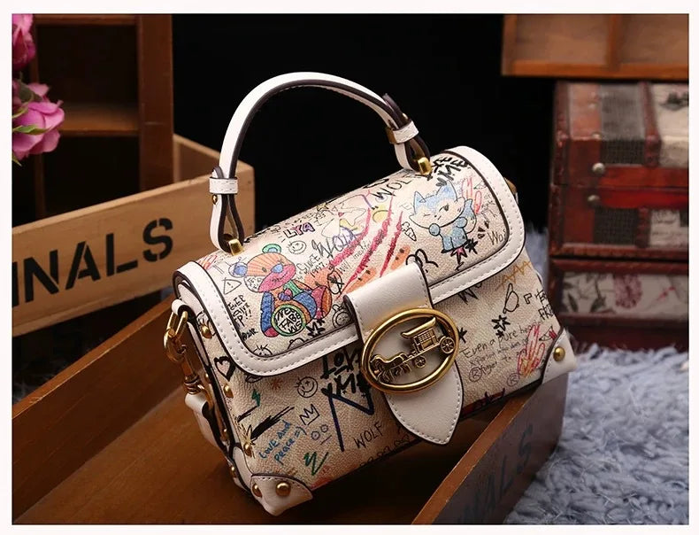 Bear bag 2025 new fashion niche portable small square bag women's bag messenger bag