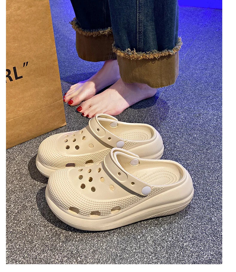 A Pair of Women's Fashionable Clogs, Women's Wear-Resistant and Comfortable Thick-Soled Beach Shoes, Outdoor Casual Trendy Women's Shoes