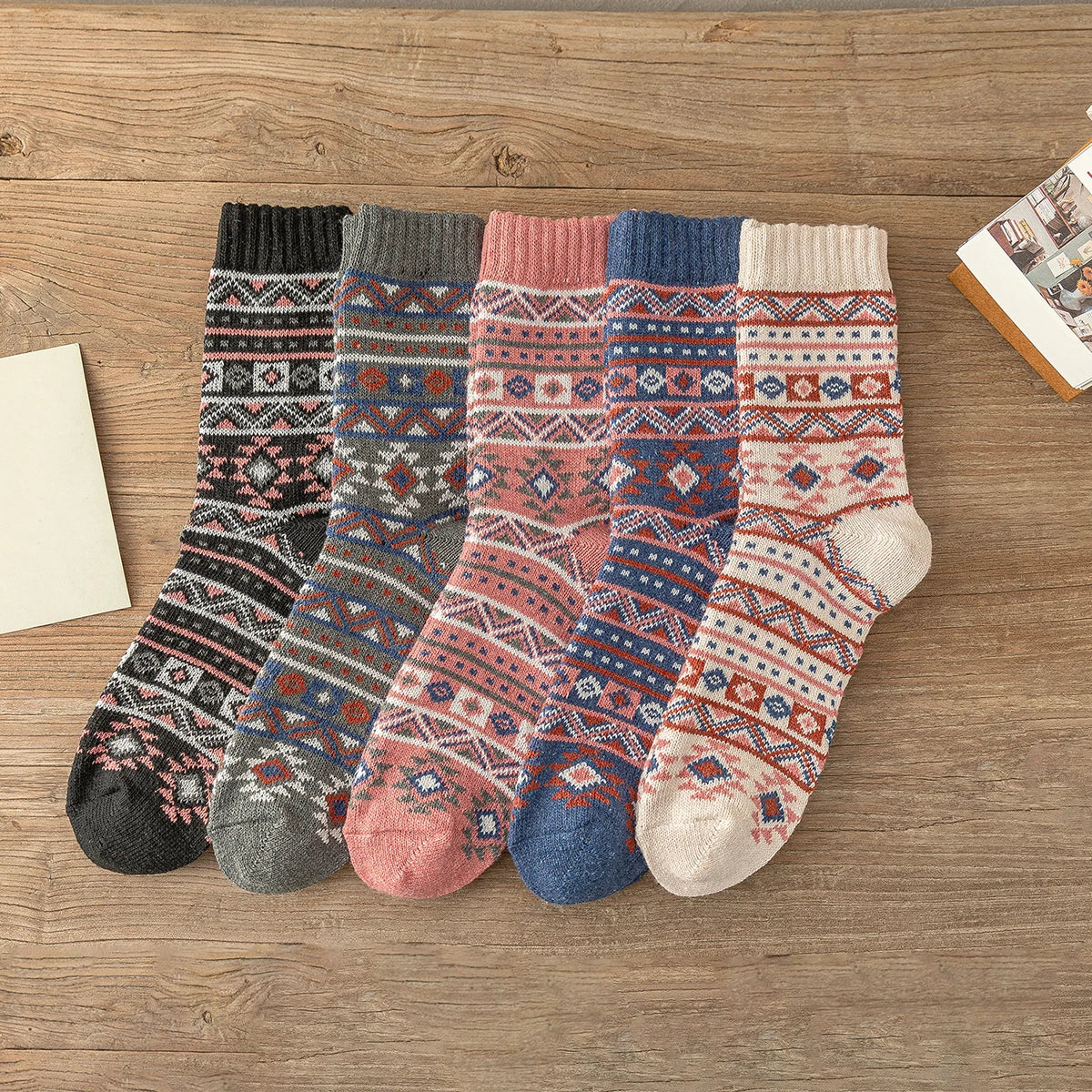 5 Pairs Lot New Man Women Socks Thick Warm Winter Socks Retro Style Flower Pattern Couple Models Free Size