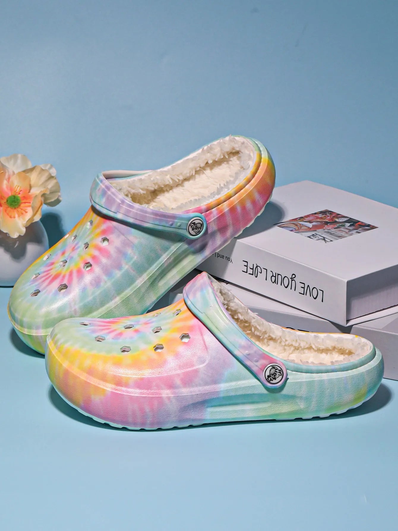 Women's winter warm clogs, fashionable and casual style, can be worn indoors or outdoors
