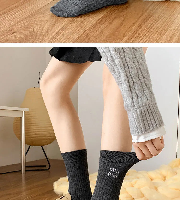 5 Pairs Winter Socks Women Brand Designer Fashion Stockings Socks Luxury Embroidered Letter Mid Tube Socks