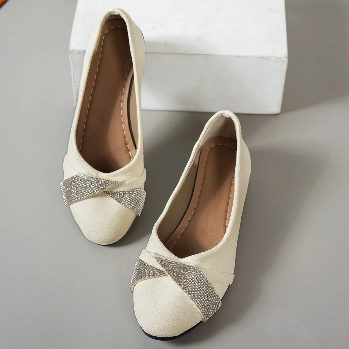 French-style Temperament Ballet Shoes, Low-heeled Comfortable and Stylish Single Shoes, Rhinestone-decorated Low-cut Women's Fla