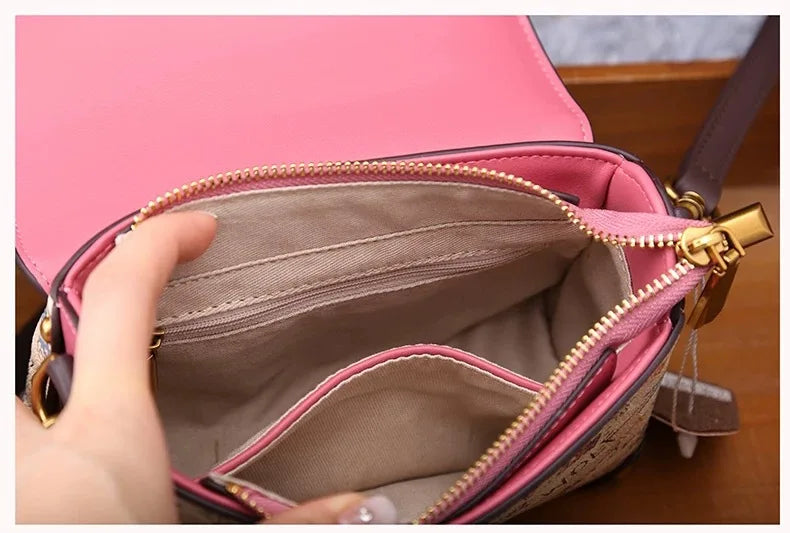Bear bag 2025 new fashion niche portable small square bag women's bag messenger bag