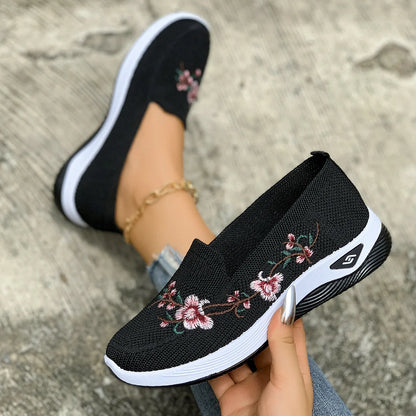 Lightweight Breathable Mesh Casual Shoes Comfortable Non Slip Soft Sole Sport Shoes Fashion Embroidered Large Size Women Shoes