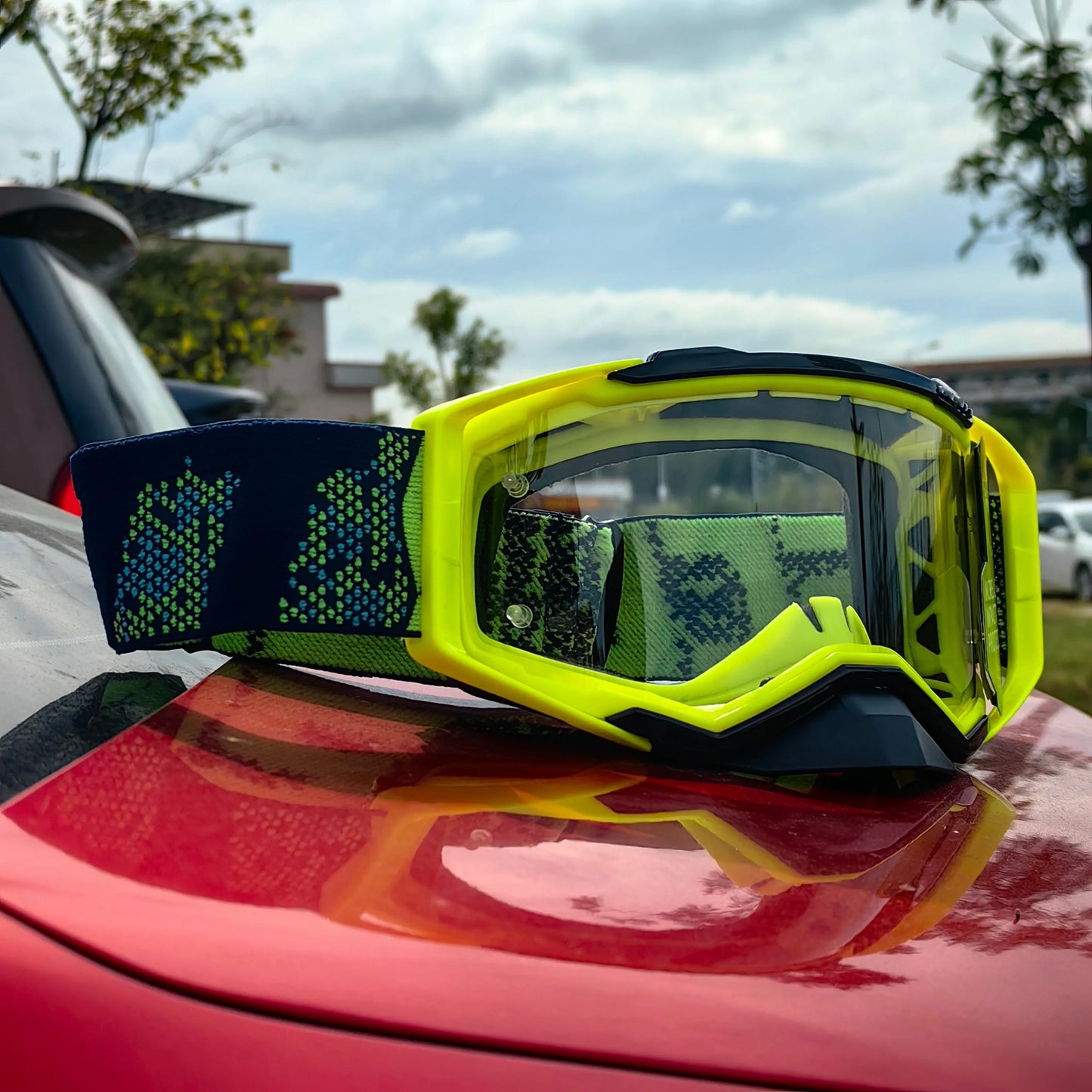 New Motorcycle Goggles Anti-Fog HD Lens, Motocross Glasses Windproof Protective Eyewear for MX MTB Cycling Riding Men & Women