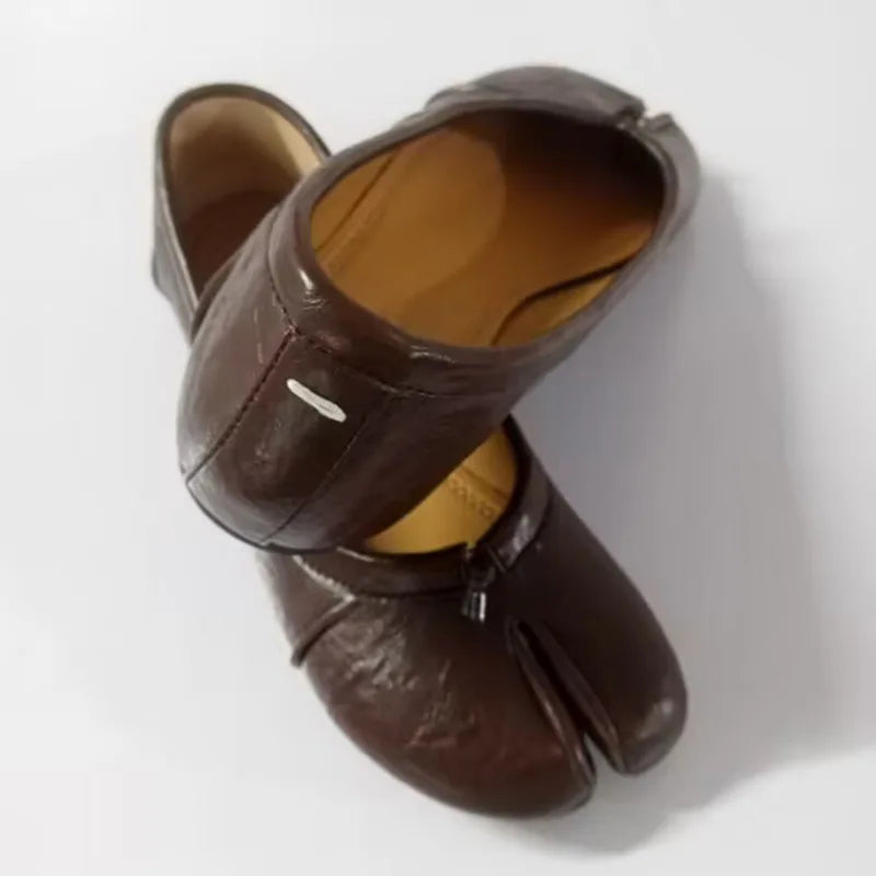 Fashion Hot PU Leather Tabi Shoes Women Handmade Women Flats High Quality Shoes Luxury Design Split-Toe Mules Shoes