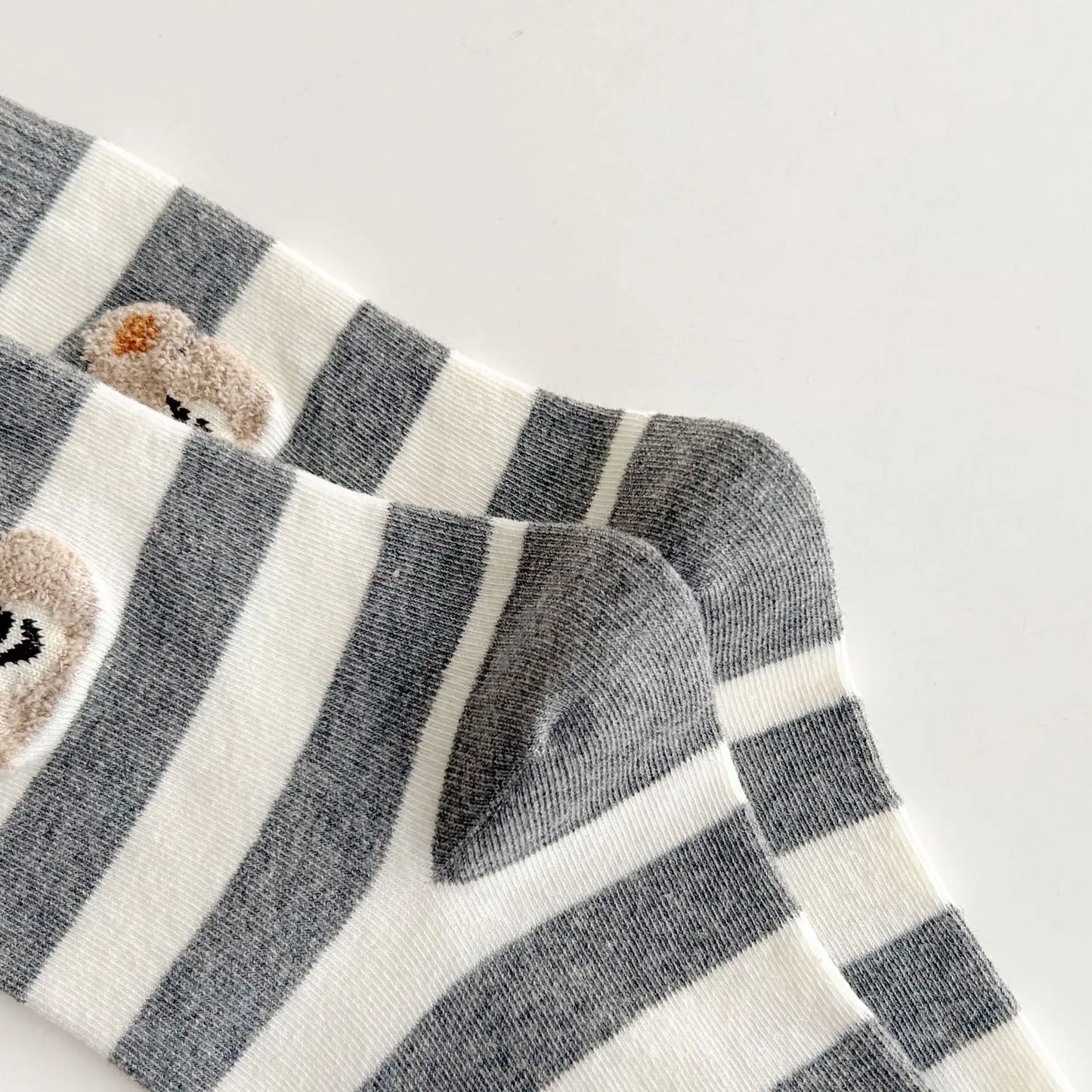 1 pair of men's and women's socks, cartoon gentleman bear cotton Harajuku skateboard socks, novel and breathable Christmas gifts