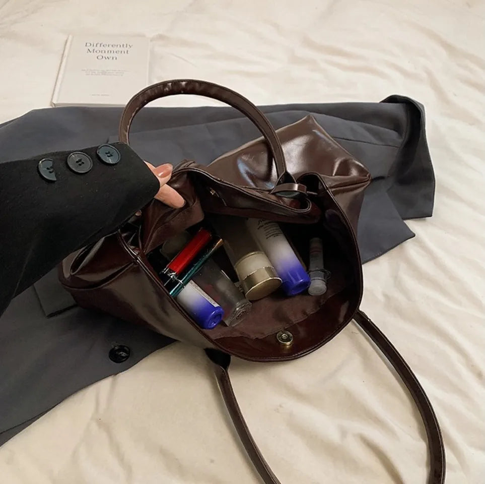 Women's Vintage Glossy Oil Wax Leather Tote Bag Buckle Casual Shoulder Handbag Elegant Work Bag for Daily Commute Top-handle Sac