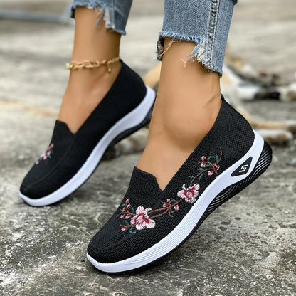 Lightweight Breathable Mesh Casual Shoes Comfortable Non Slip Soft Sole Sport Shoes Fashion Embroidered Large Size Women Shoes
