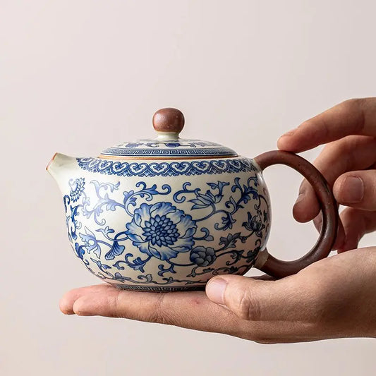 Vintage Blue and White Porcelain Entwined Lotus Teapot Home Brewing Tea Ceramic Painted Flower Teapot Ball Simple Filtration Cup