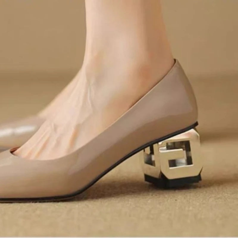Fashionable New Retro Pointed Shallow Mouth Temperament Women's Single Shoes Commuting Coarse Shoes Shallow Mouth Women's Shoes