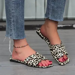 Luxury Brand Designer Women'S Sandals Fashionable And Elegant Flat Shoes Sexy Casual Beach Shoes Summer Outdoor Slippers women
