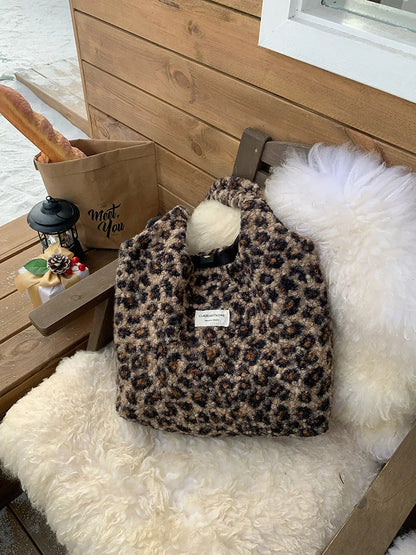 2025 autumn/winter new leopard print plush bag, fashionable and casual shoulder bag, women's daily commuting bag