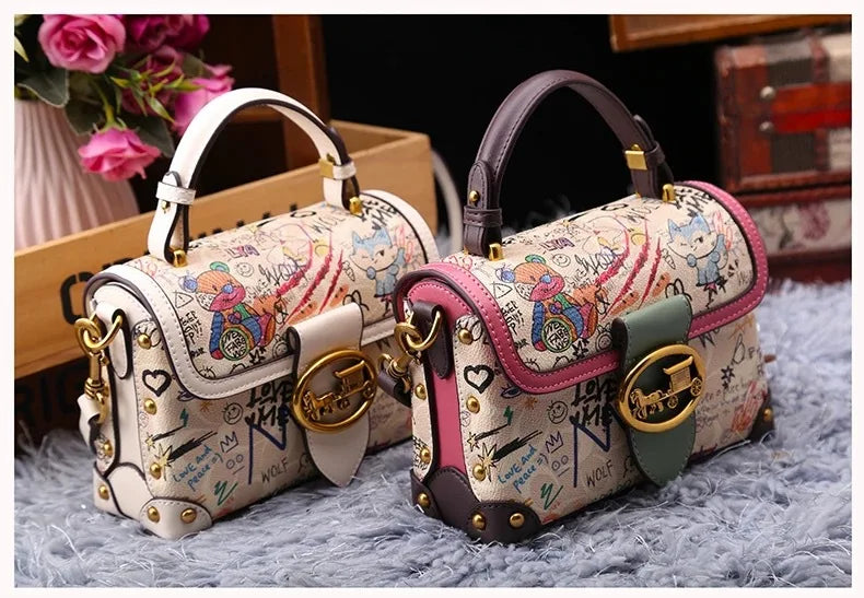 Bear bag 2025 new fashion niche portable small square bag women's bag messenger bag