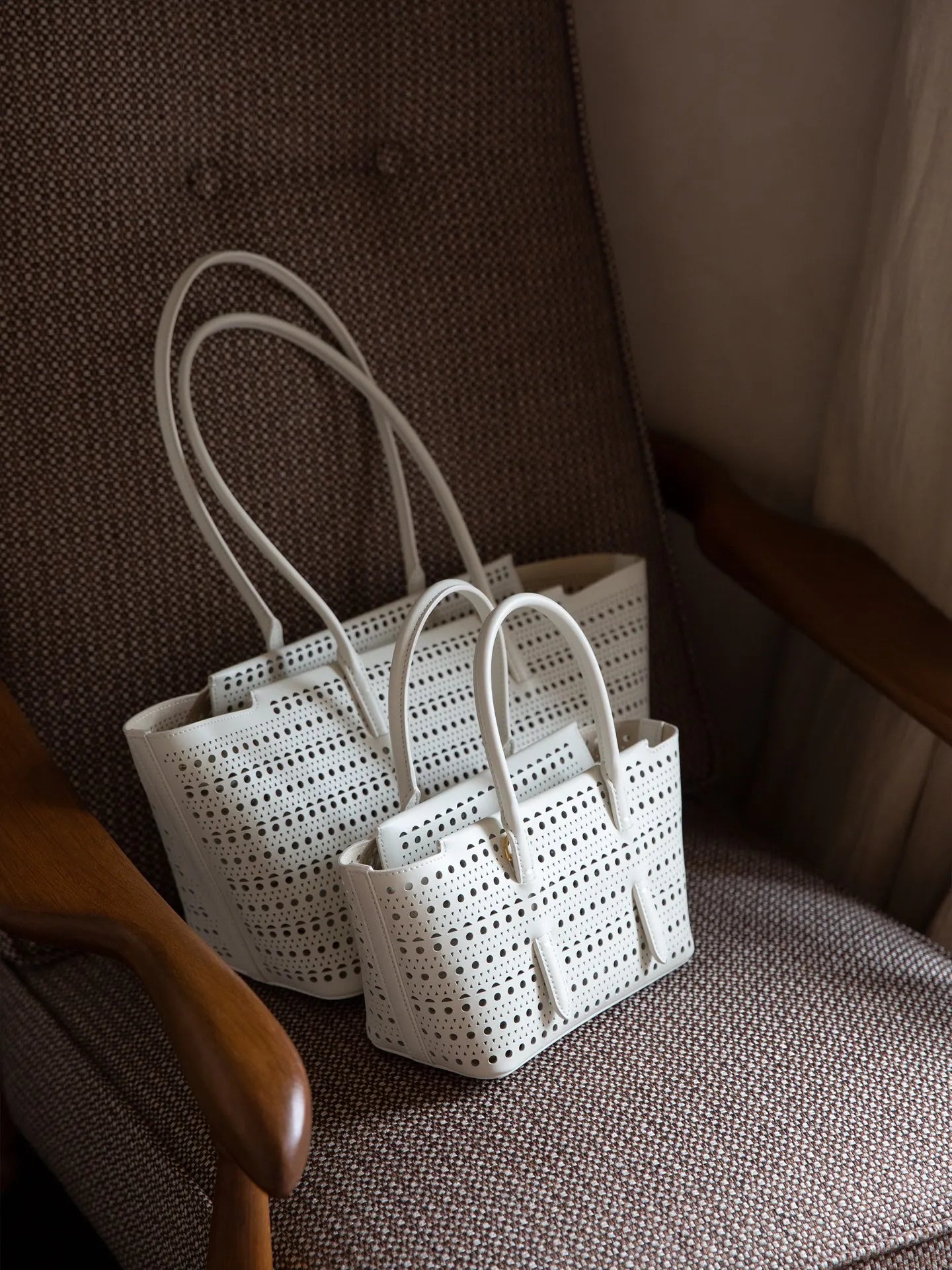 New Advanced Leather Tote Shopping Bag Wave Hollow out Basket Retro Suede Single Shoulder Slant Cross Mother Baby Bag