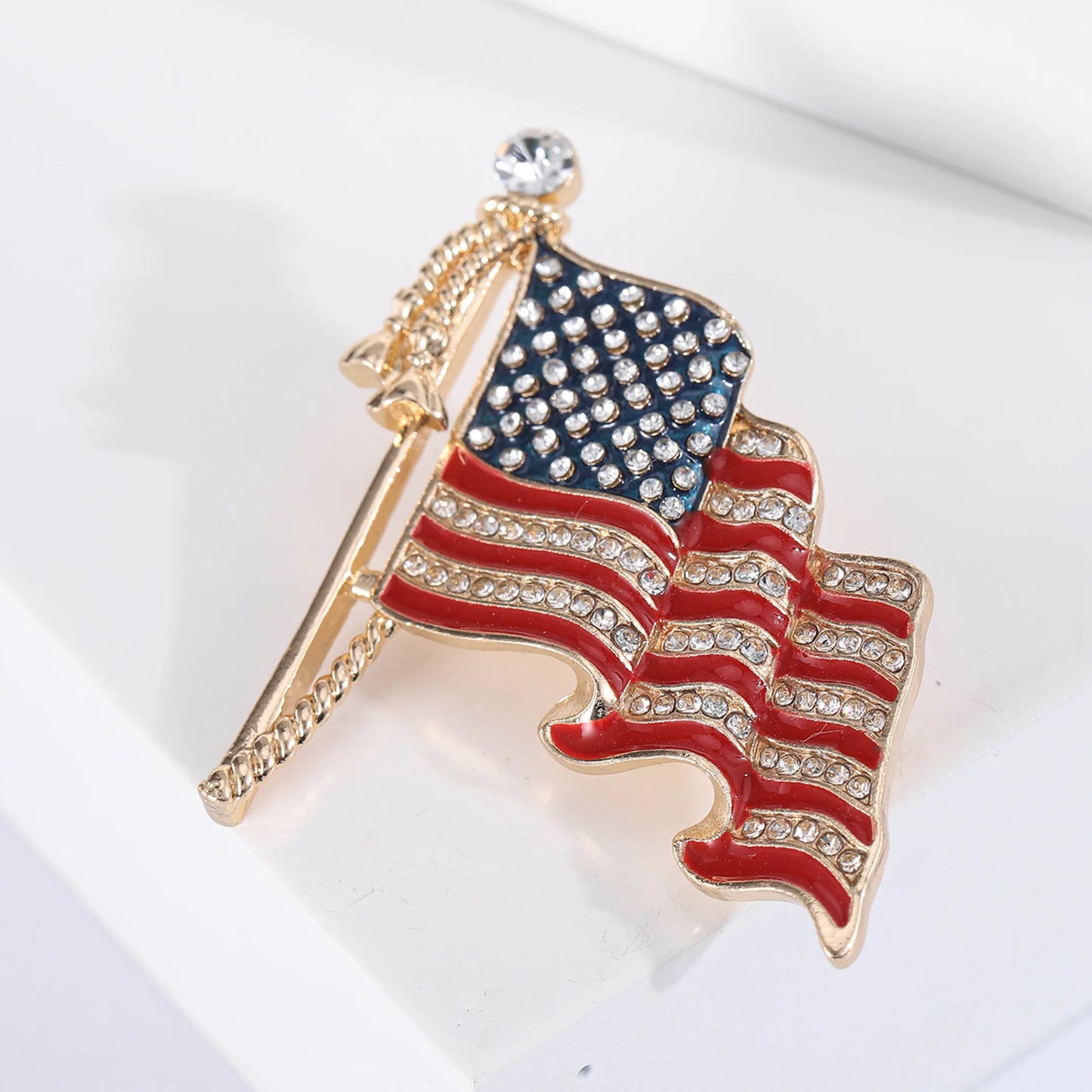 New Patriotic American Flag Brooch Zinc Alloy Rhinestone Enamel Waving US National Flag Pin Decorative Sweater USA Flag Badge