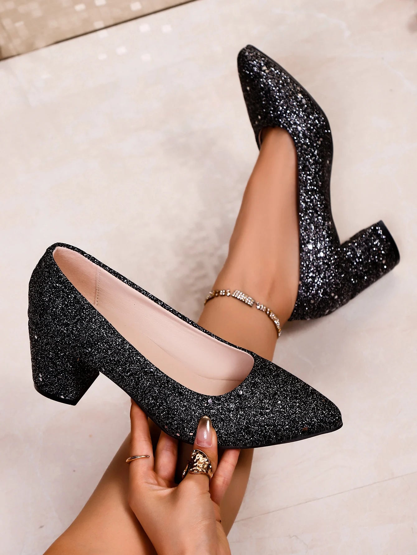 Sequin Black and Silver Pointed Toe High Heels Women's Evening Party Wedding Runway Fashion Chunky Heel Women's Shoes Exquisite Eye-Catching Retro Elegant Shallow Mouth Single Shoes
