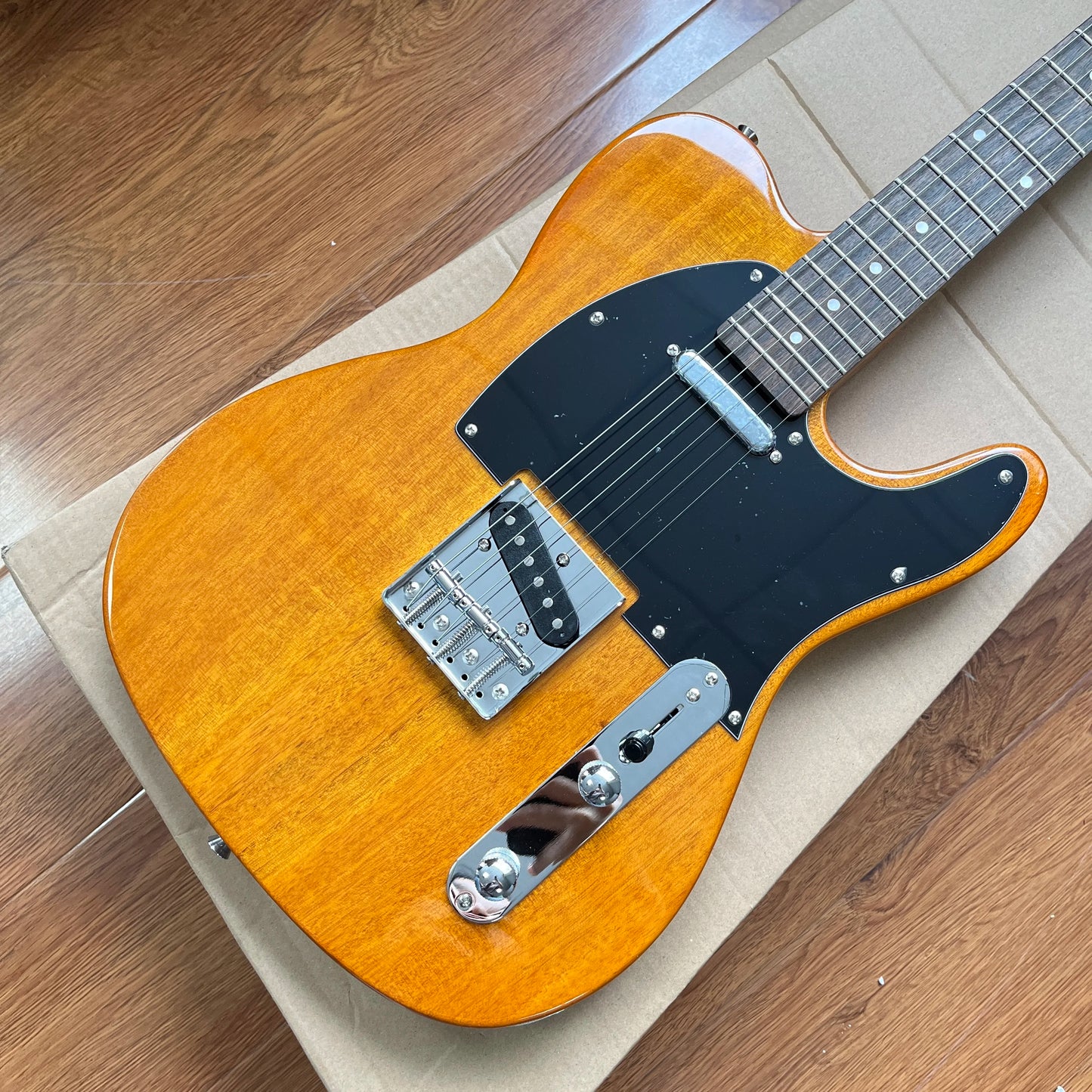 Electric Guitar Rosewood Fingerboard Maple Neck Fast Shipping US Warehouse Christmas gift Free Shipping.