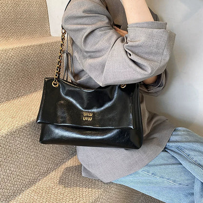 2025 Women‘s Bag Retro PU Leather Underarm Bag autumn and winter Large capacity Commuting Folded Chain Shoulder Bucket Tote Bag