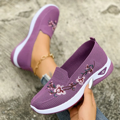 Lightweight Breathable Mesh Casual Shoes Comfortable Non Slip Soft Sole Sport Shoes Fashion Embroidered Large Size Women Shoes